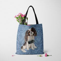 Tri colour King Charles Spaniel Dog Denim Style Tote Bag 48 denim dogs tote tri colour king charles spaniel bleached damask denim tote standing carnations